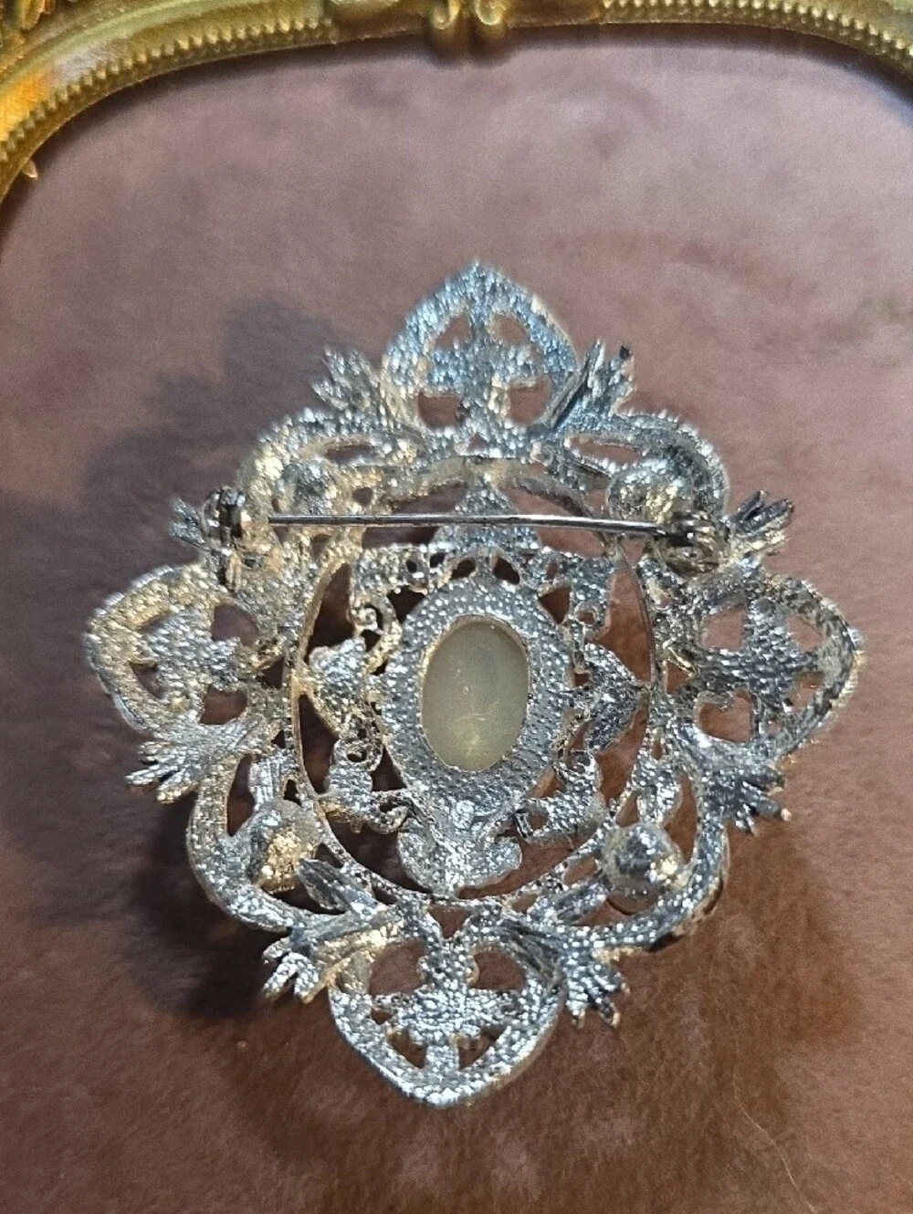Vintage-Style Silver Filigree & Moonglow/Cat’s Eye Cabochon Brooch